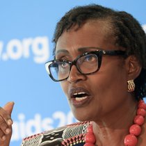 «Nous risquons de perdre les progrès réalisés au cours des 25 dernières années»: Winnie Byanyima, la directrice d'Onusida.