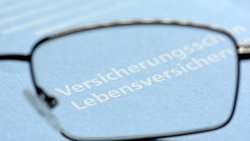 Lebensversicherungen sind ein riesiger Markt, doch die Gesamtprämien sind rückläufig.