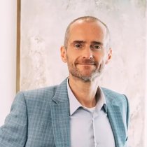 «Was wir derzeit beobachten, ist keine Verlangsamung der KI-Nutzung, sondern eine Phase zunehmender Realitätsnähe»: Akkodis-CEO Jo Debecker.