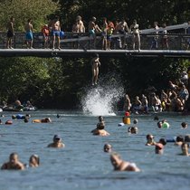 Bien que les accidents surviennent en majorité dans les lacs, les séquelles sont souvent plus graves lors des cas recensés dans les cours d’eau et les rivières.