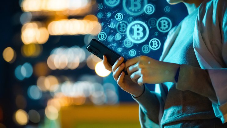 Viele Junge nutzen das Smartphone für den Handel mit Kryptowährungen.