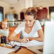 Familien müssen immer häufiger mit spitzem Bleistift rechnen.