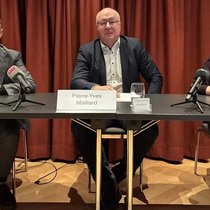 Daniel Lampart, Pierre-Yves Maillard et Gabriela Medici (de gauche à droite) ont présenté les analyses et les revendications de l'USS.