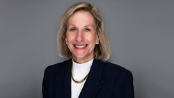 «Die RAA lobt den US-Senat und das US-Repräsentantenhaus für die Verabschiedung eines parteiübergreifenden Gesetzes zur Verlängerung des TRIP-Programms um sieben Jahre»: Tracey Laws, Präsidentin und CEO der Reinsurance Association of America (RAA). 