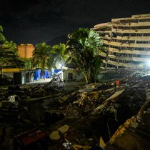 Erdbeben kosten weitaus mehr als Waldbrände: Eingestürztes Gebäude in der «Caribbean Residence» drei Monate nach den verheerenden Erdbeben in Caraballeda in Venezuela. 