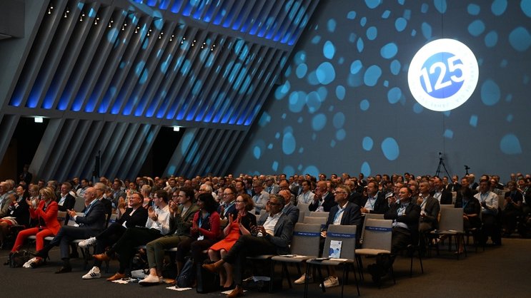 Blick ins Publikum: Vollbesetzung am Tag der Versicherer 2025 vom 20. Juni im «Circle» am Flughafen Zürich.