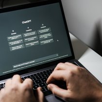 Chatbots sind nicht einfach ein neuer Kanal, sondern verändern die grundlegende Suchlogik.