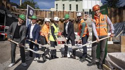 Grundsteinlegung für Wohngebäude am Dohlenweg 2, 4 und 6 in Zürich.
