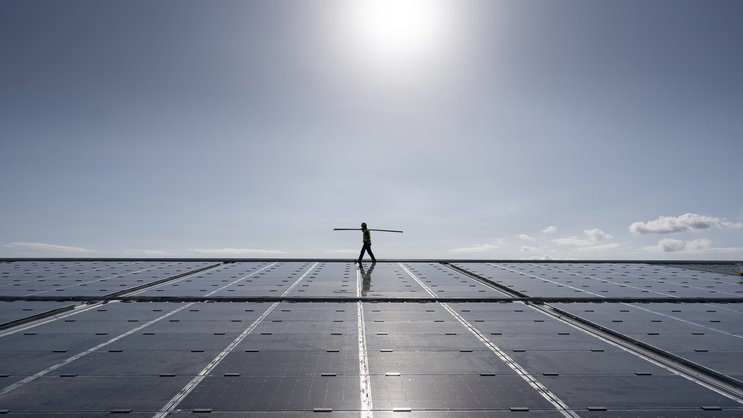 La transition vers les énergies renouvelables marque le pas à l'échelle mondiale.