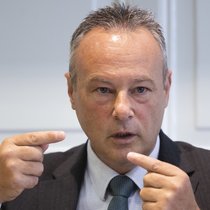 Le directeur de l'office fédéral des assurances sociales (OFAS), le Valaisan Stéphane Rossini, a annoncé en octobre dernier son départ pour fin juin 2025.