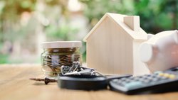 Finanzspezialistinnen und -spezialisten beraten umfassend bezüglich Finanzierung und Hypothekenmodellen.