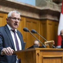 Benjamin Roduit, Mitte-VS, spricht während der Debatte um die BVG-Reform, während der Frühlingssession der Eidgenössischen Räte, am Dienstag, 28. Februar 2023, in Bern.