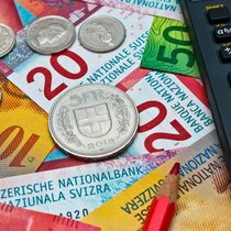Ständerat will über Kostenziele gegen Prämienanstieg debattieren.