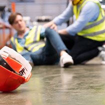 Arbeitsunfälle zu verhindern ist das Ziel von KI-gesteuerter Riskoeinschätzung. Dazu kooperiert Swiss Re neu mit CompScience als Partner.