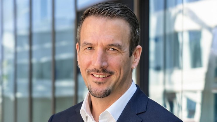 «Der Hagelscanner erfasst Schäden an Fahrzeugen in wenigen Minuten mit hoher Genauigkeit»: Michael Villiger, Leiter Schaden Motorfahrzeuge bei der AXA.