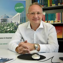 Hält den vorliegenden Entwurf einer Erdbebenversicherung für untauglich: Hato Schmeiser, Direktor des Instituts für Versicherungswirtschaft an der Universität St. Gallen (HSG).