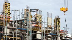 Grosse Investitionsprojekte liegen nach wie vor um etwa 80 Prozent über dem Budget und mehr als 50 Prozent hinter dem Zeitplan zurück.