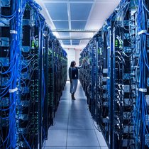 Überall auf der Welt entstehen derzeit riesige Rechenzentren – eine lohnende Investition.