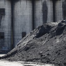Kohleberge in Ohio: Einige US-Versicherer haben das Versicherungsgeschäft mit fossilen Brennstoffen ausgeweitet.