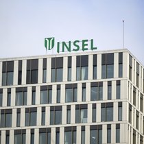 Die Einführung des neuen ambulanten Tarifsystems mit Tardoc und Pauschalen hat im ersten Halbjahr den operativen Cashflow der Berner Spitalgruppe belastet. 