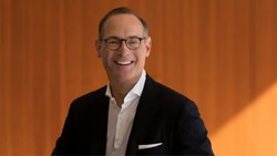 Hat allen Grund zur Freude: Allianz-CEO Oliver Bäte.