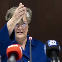 La présidente de la commission, Isabelle Chassot, lors de la conférence de presse sur les résultats de la CEP sur le cas du Crédit Suisse.