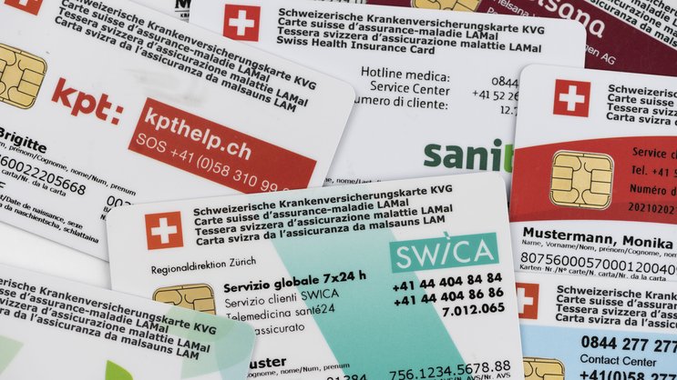 Krankenkassenkarten: Gefahr unterjähriger Prämienerhöhungen im Jahr 2023.