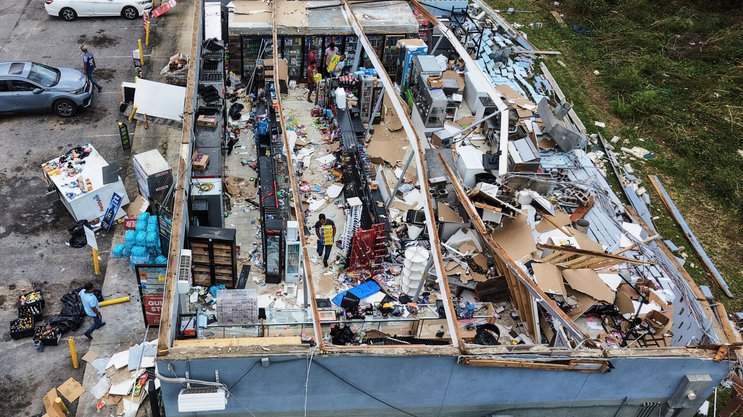Zerstörter Minimarkt nach dem Hurrikan Isaias in Milton, Florida.