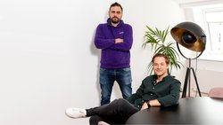 Wefox-Gründer Julian Teicke (links) und Fabian Wesemann: Das Insurtech spürt die Krise.