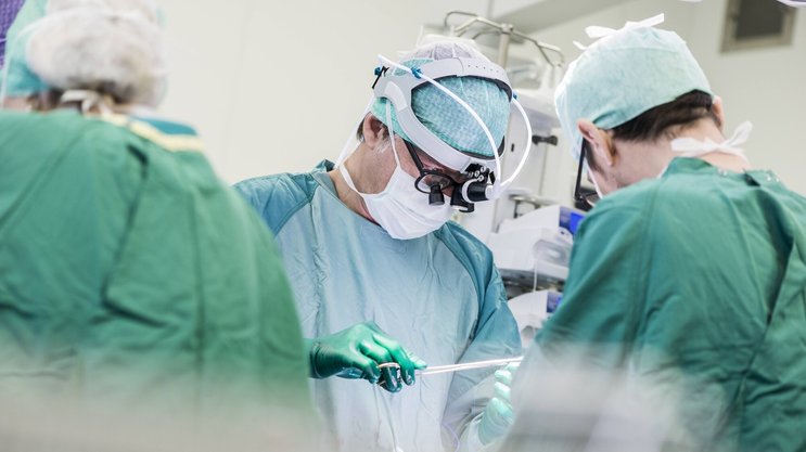 Nach Ansicht der Nationalratskommission übernimmt die Grundversicherung zahlreiche Leistungen, deren Kosten-Nutzen-Verhältnis nicht zufriedenstellend ist.