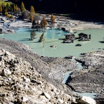 Blatten, un an après l'éboulement: Pool des dommages naturels a une nouvelle fois démontré son rôle essentiel en tant que mécanisme de stabilité et de péréquation lors d'événements naturels concentrés localement.