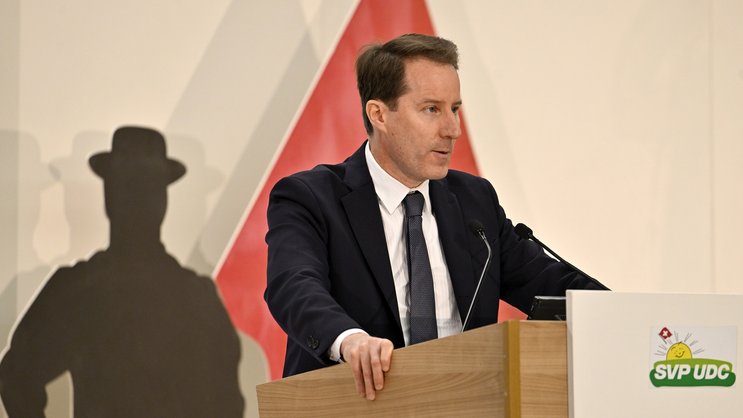 Gifle pour le président du groupe parlementaire Thomas Aeschi lors de l'assemblée des délégués de l'UDC samedi à Aarau.