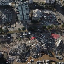 Zerstörung in der Stadt Kahramanmaraş nach dem Doppelerdbeben in der Südtürkei.