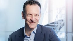 Marcel Napierala fordert ein Ende des Zulassungsstopps von Hausärztinnen und Hausärzten sowie ein neues Tarifsystem.