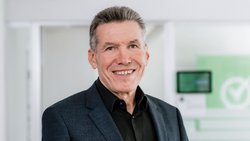 «Es ist bemerkenswert, dass die beiden grössten Krankenversicherer ihren Vorsprung gegenüber der Konkurrenz stetig ausbauen»: Felix Schneuwly, Comparis-Krankenversicherungsexperte.