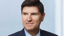 Retournerait à son ancien poste en tant que membre du conseil d'administration: George Quinn.