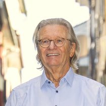 Leonhard Fopp ist eines der Gründungsmitglieder des Swiss Insurance Innovation Award. Heute ist der Ökonom als Galerist und Künstler tätig.