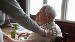Bei den über 85-Jährigen ist heute eine von drei Personen pflegebedürftig, bei den über 90-Jährigen gilt dies für jede zweite Person.